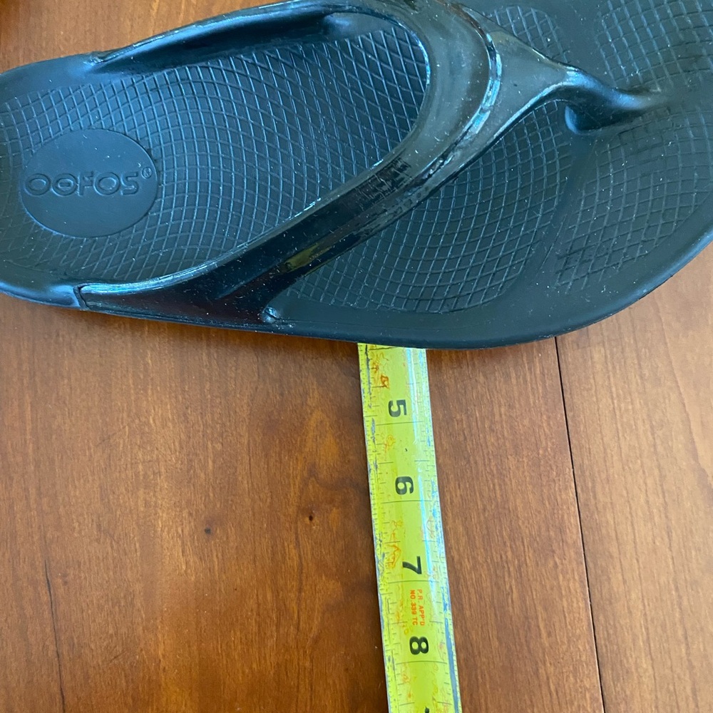 OOFOS Black Thong Sandals - Picture 7 of 7